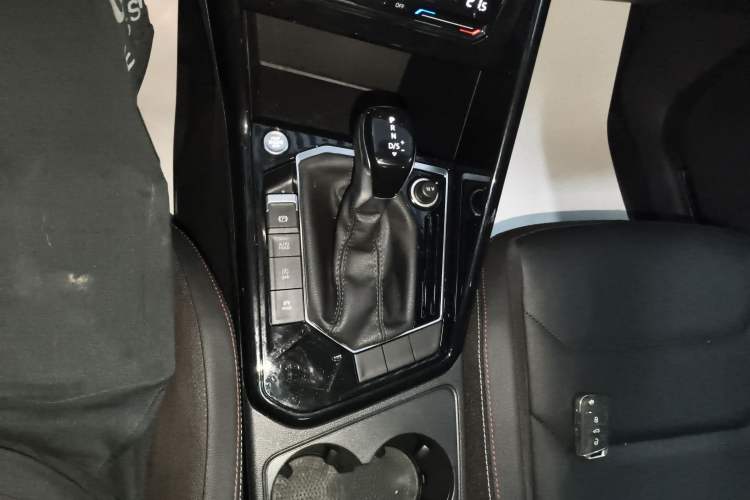 Used Volkswagen Tayron 2022 280TSI Two-Wheel Drive Luxury Smart Connectivity Version Gear Lever