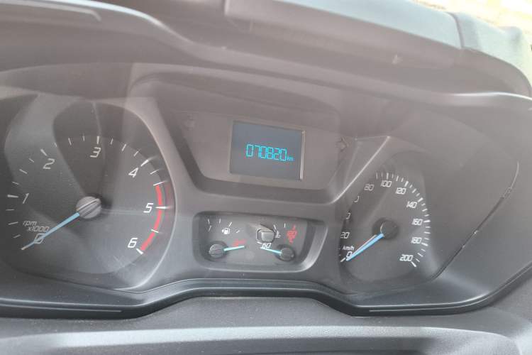 Used Ford Transit 2017 2.0T Diesel Multi-Purpose Commercial Vehicle Short Wheelbase Low Roof China V Standard