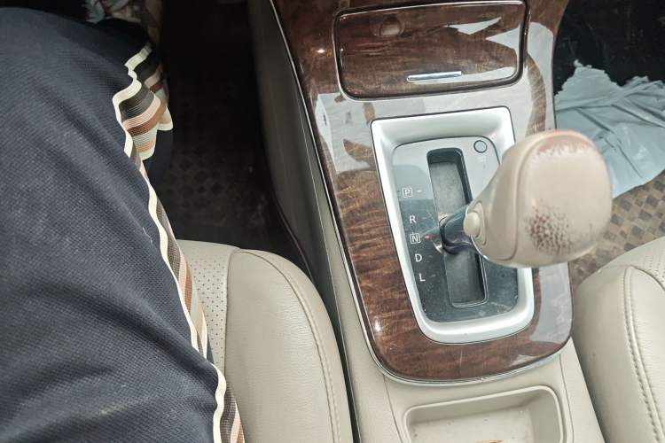 Used Nissan Sylphy 2012 1.8XV CVT Deluxe Edition Gear Lever