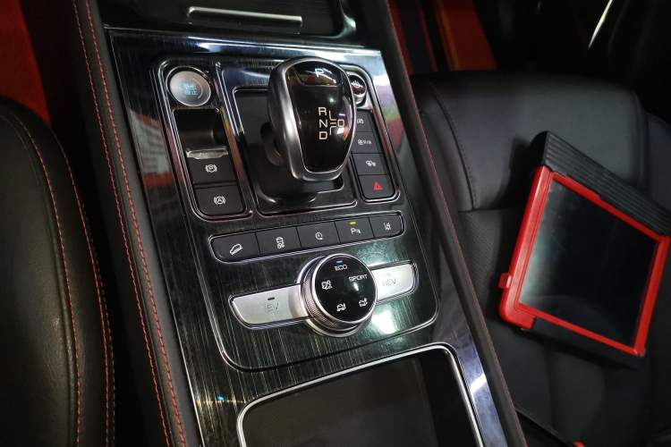 Used BYD Tang New Energy 2019 DM 2.0T All-Wheel Drive Smart Connectivity Enjoyment Model 7 Seats China VI Standard
