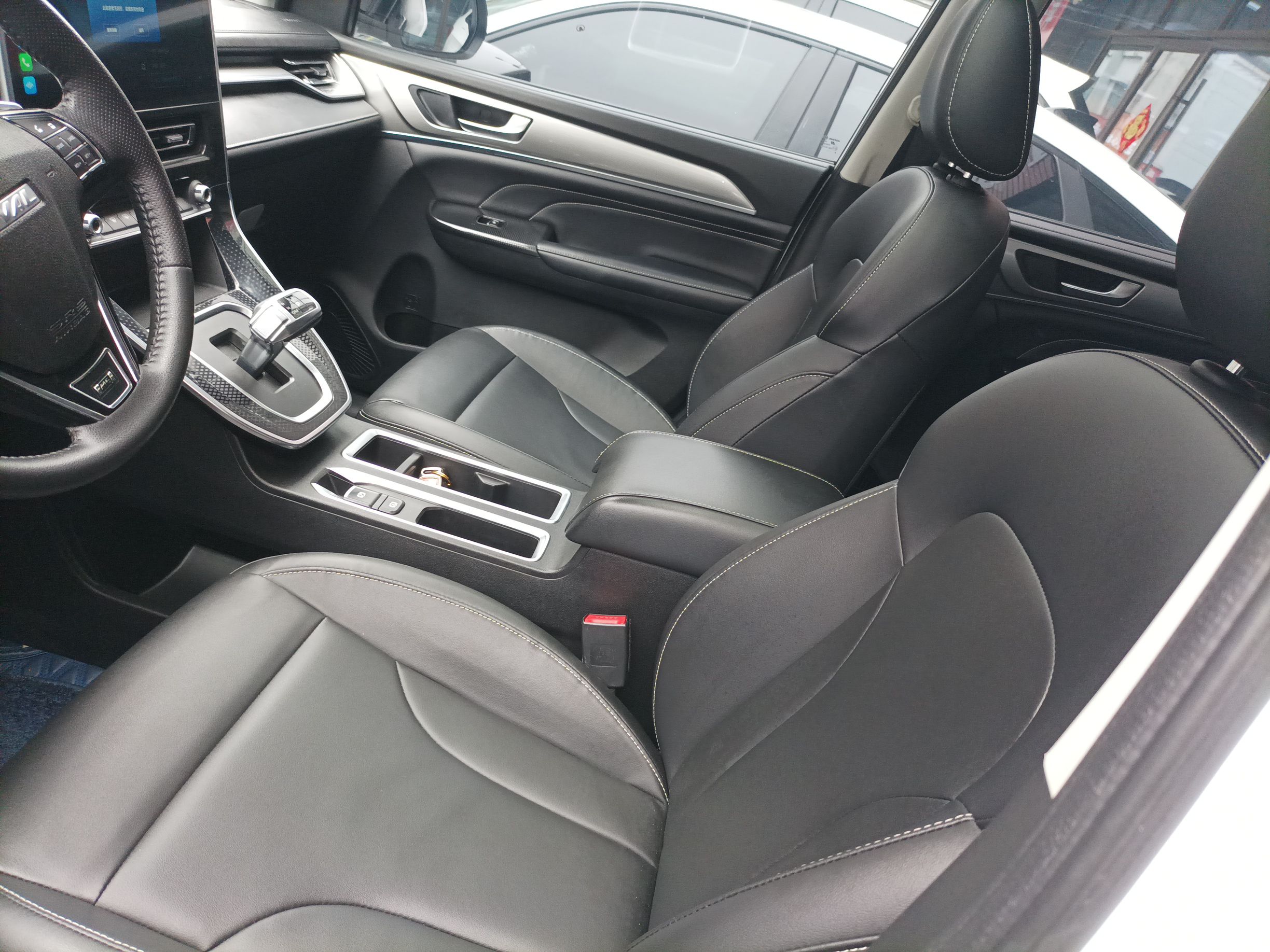 Переднее сиденье в автомобиле