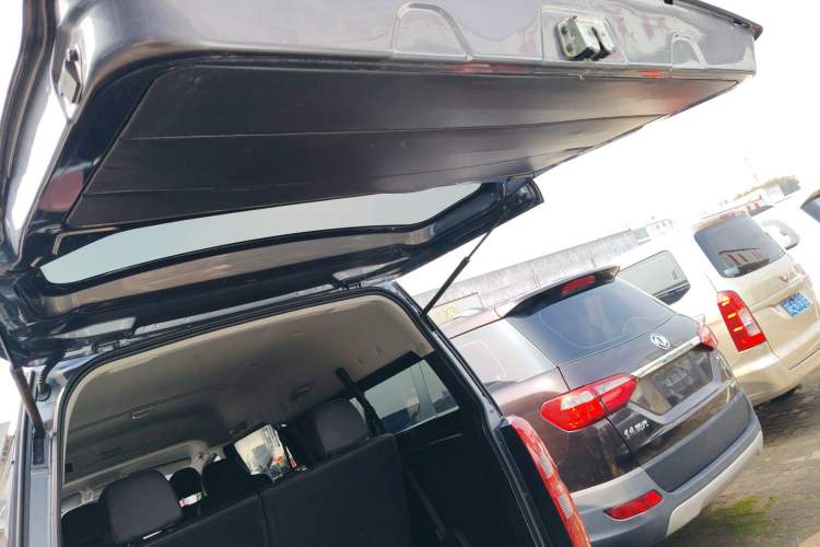 Used Jinbei Gold Hiace 2021 2.0L Passenger Van Travel Lion 7-Seater Trunk