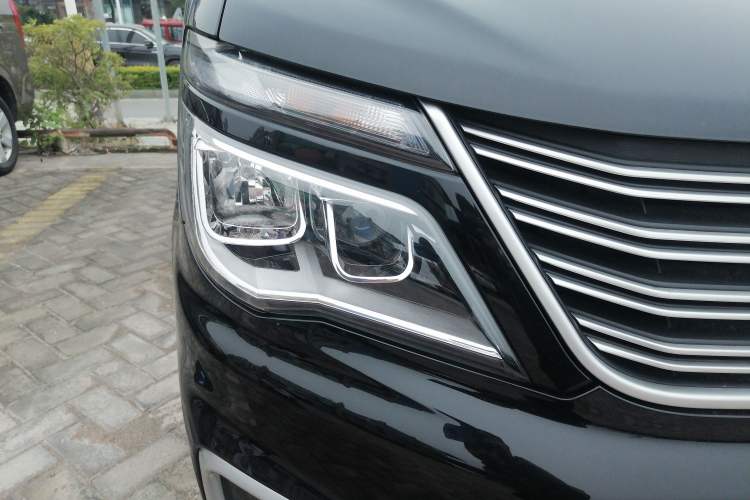 Used FORTHING Lingzhi 2022 M5 1.6L Practical 7-Seater