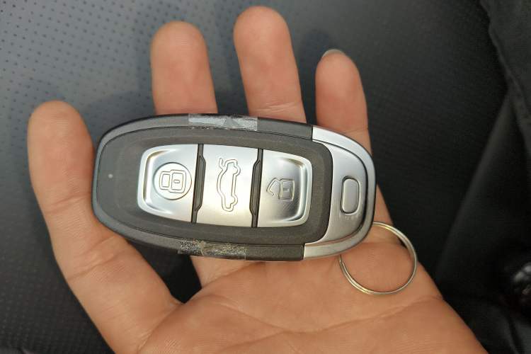 Used Hongqi E-QM5 2024 450km Range Commuter Version
