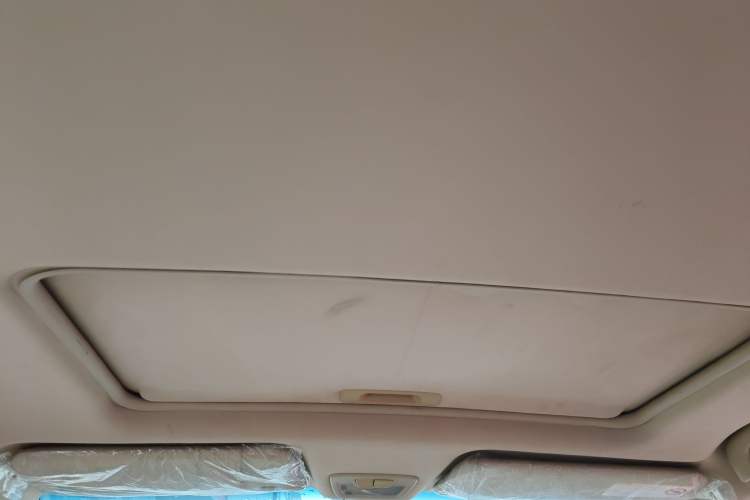 Used Baojun 730 2014 1.5L Manual Luxury Navigation ESP Version 7 Seats Headliner