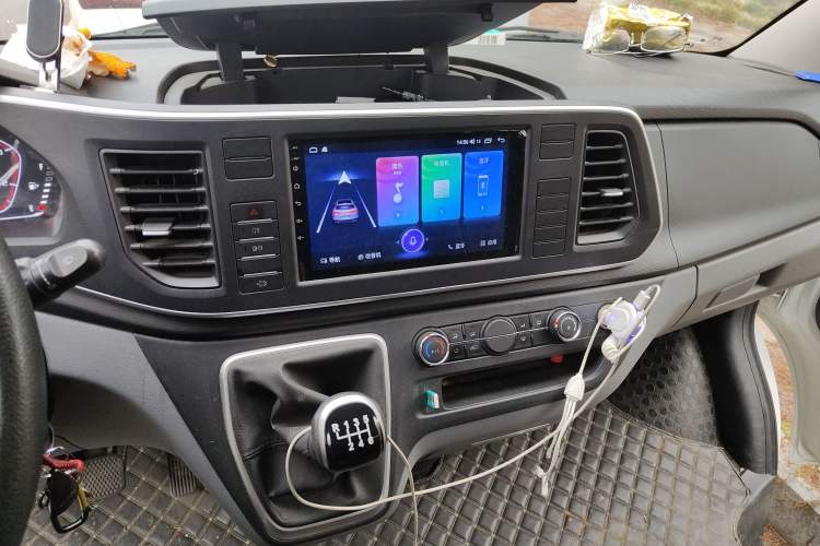 Used SAIC MAXUS Xintu V80 2024 Aotuntong 6MT Short-Wheelbase Mid-Roof Model 127 Ps 5-Seater