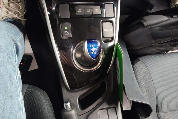 Used Toyota Levin 2016 Dual-Engine 1.8H GS E-CVT Elite Model with Sunroof