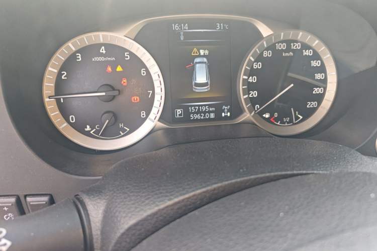 Used Nissan Terra 2018 2.5L Automatic 4x4 Flagship Edition Odometer Close Up