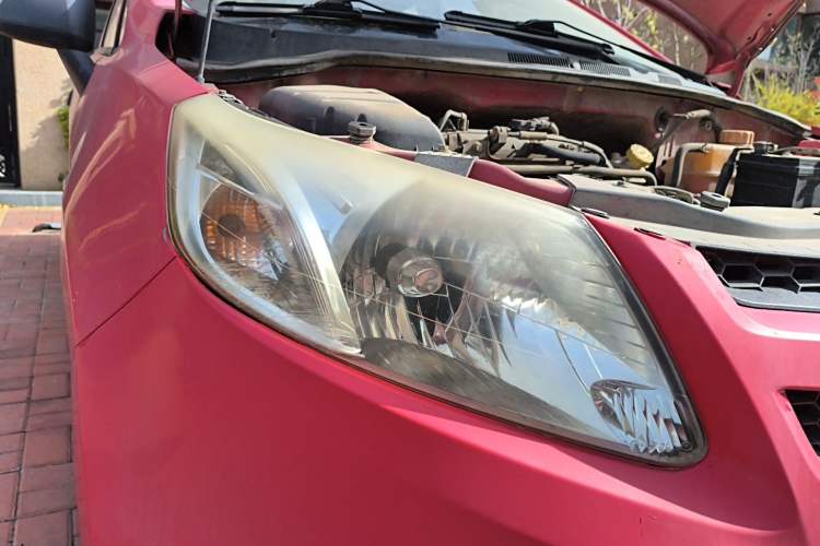 Used Chevrolet Sail 2013 Sedan 1.2L Manual Warm Edition Right Front Headlight