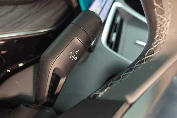 Used Geely Galaxy L6 2025 EM-i 60km Exploration Edition Gear Lever