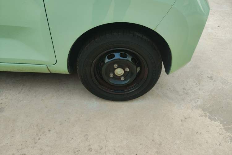 Used Wuling Hongguang MINIEV 2021 Macaron Fashion Model Lithium Iron Phosphate Right Front Wheel Hub