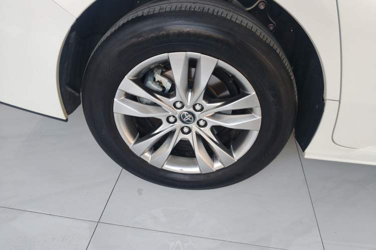 Used Toyota SIENNA 2024 2.5L Hybrid Comfort Edition Right Rear Wheel Hub