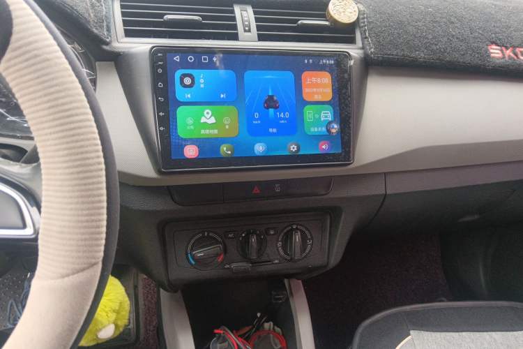 Used Skoda Fabia 2015 1.6L Automatic Sport Edition Audio And AC Panel