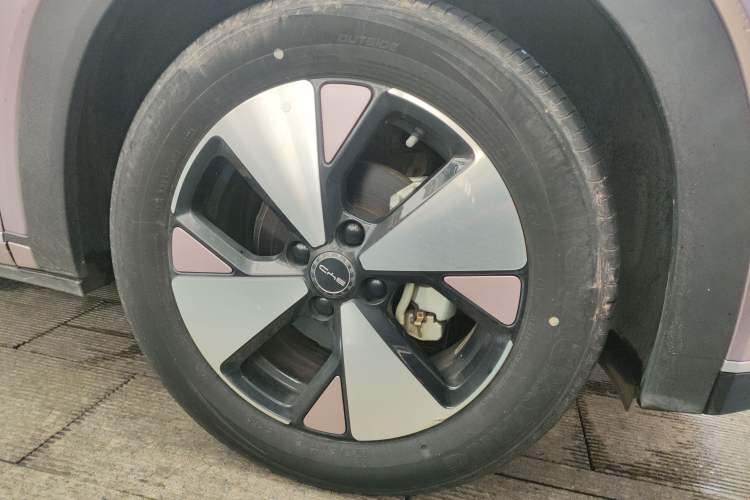 Used BYD Dolphin 2023 420 km Fashion Edition Right Front Wheel Hub