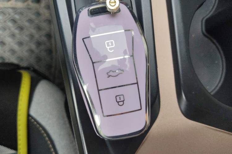 Used JAC Yiwei E10X 2024 Charming Edition 301km Lite
