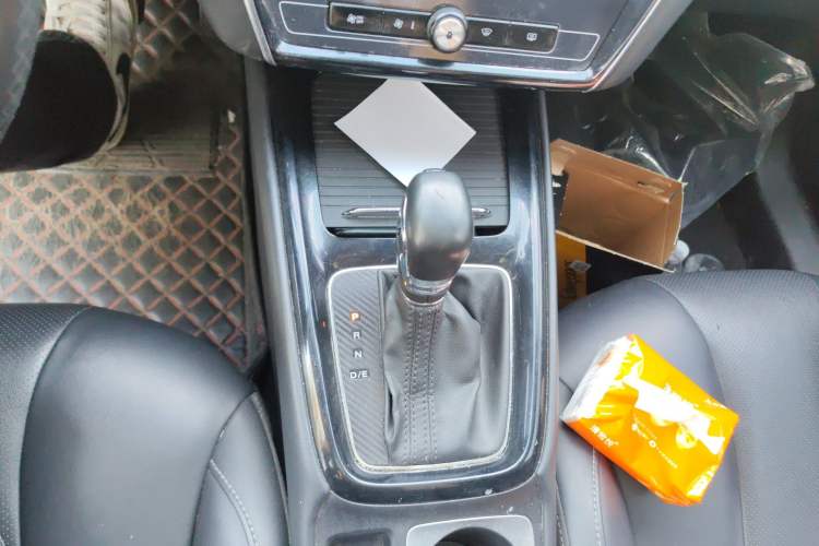 Used Roewe i5 2020 1.5L Automatic 4G Connect Luxury Flagship Edition Gear Lever