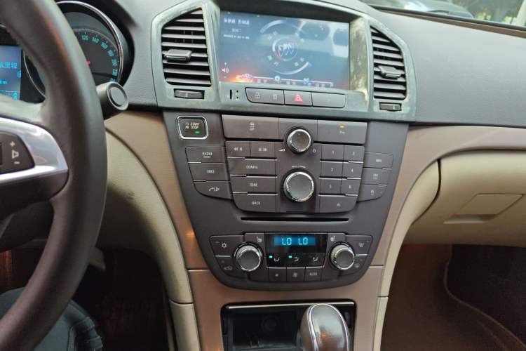 Used Buick Regal 2012 2.0L Luxury Edition Audio And AC Panel