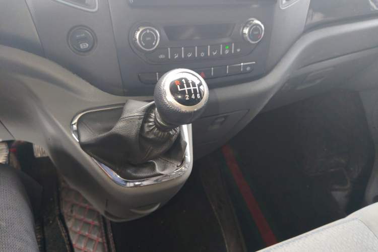 Used Foton Toano 2024 Joyear Multi-Function 2.0T Manual Long-Wheelbase Mid-Roof Model with Single Rear Tire Available in 5/6/7/9-Seater Configurations