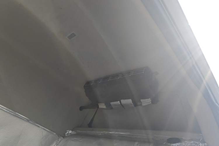 Used JMC Fushun 2023 2.0T Automatic Long-Wheelbase Mid-to-High Roof Commercial Van-Type Transport Vehicle – 2/3 Seats