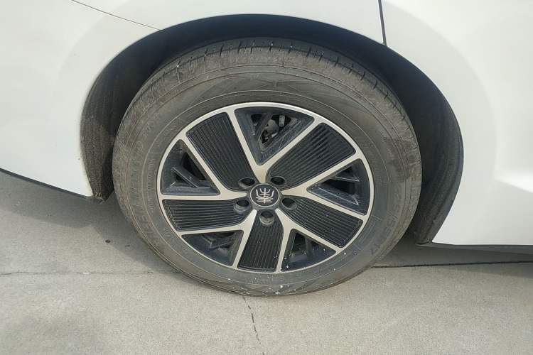 Used BYD Qin L 2024 DM-i 80KM Beyond Model Right Rear Wheel Hub