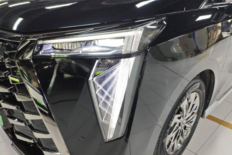 Used GAC Trumpchi Xiangwang M8 2025 Kunkun Series Max Luxury Cabin