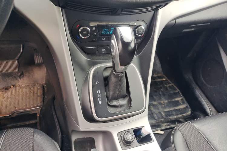 Used Ford Kuga 2013 1.6L GTDi Two-Wheel-Drive Trend Model Gear Lever