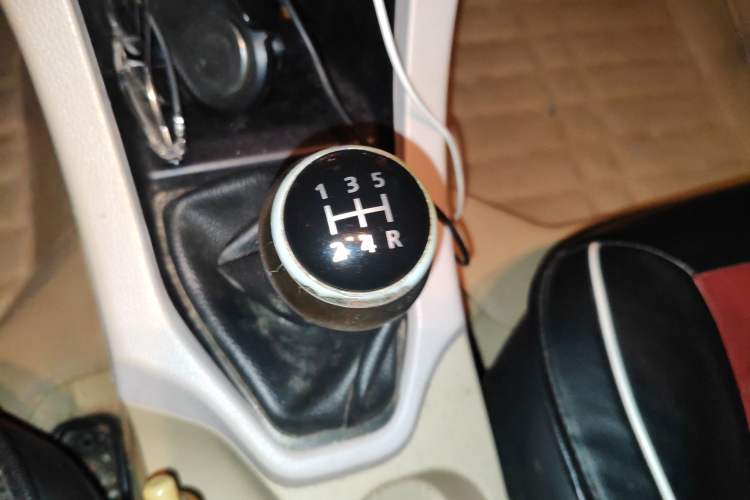 Used Soueast V5 Lingzhi 2012 1.5L Manual Comfort Edition Gear Lever