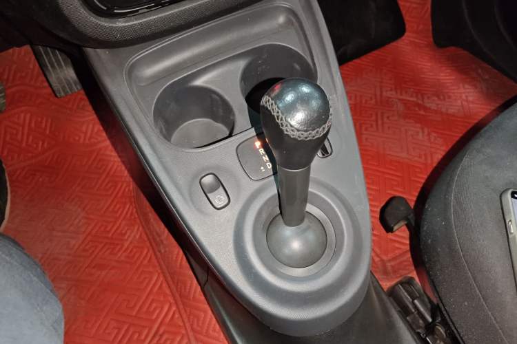 Used smart fortwo 2015 1.0L 52 kW hardtop Dynamic version