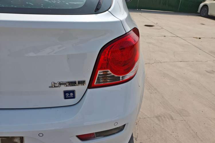 Used Chevrolet Cruze 2013 Hatchback 1.6L Manual Luxury Model Exterior 3