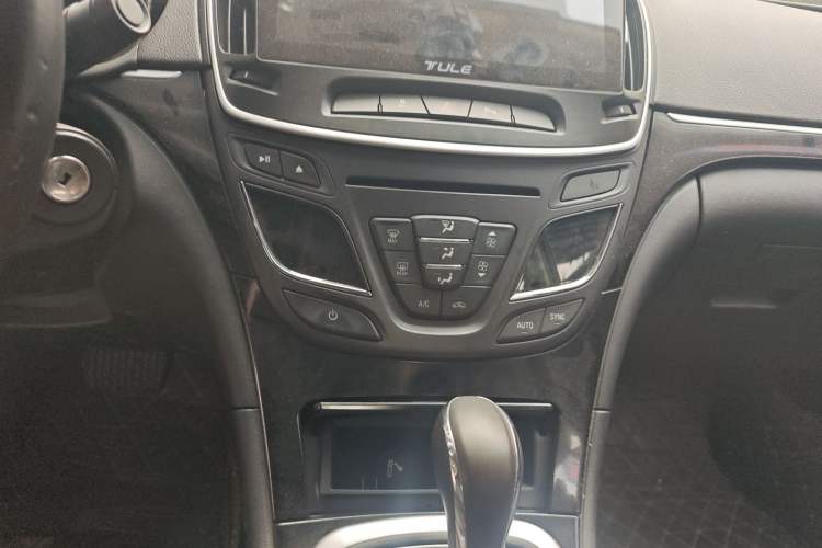 Used Buick Regal 2014 1.6T Fashionable Tech Edition Audio And AC Panel