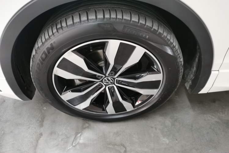 Used Volkswagen Tiguan L 2022 330TSI Automatic Two-Wheel Drive R-Line Enhanced Edition
