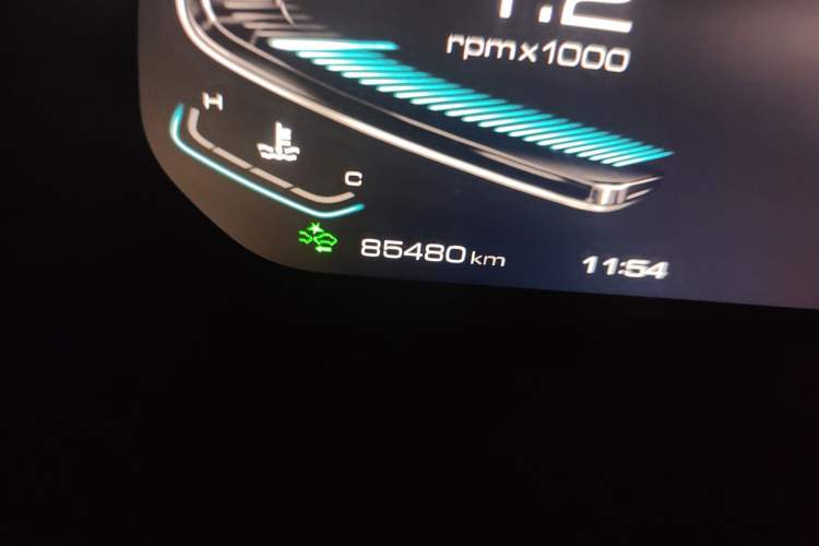 Used Wey VV5 2021 1.5T Two-Wheel Drive Smart Pioneer Odometer Close Up