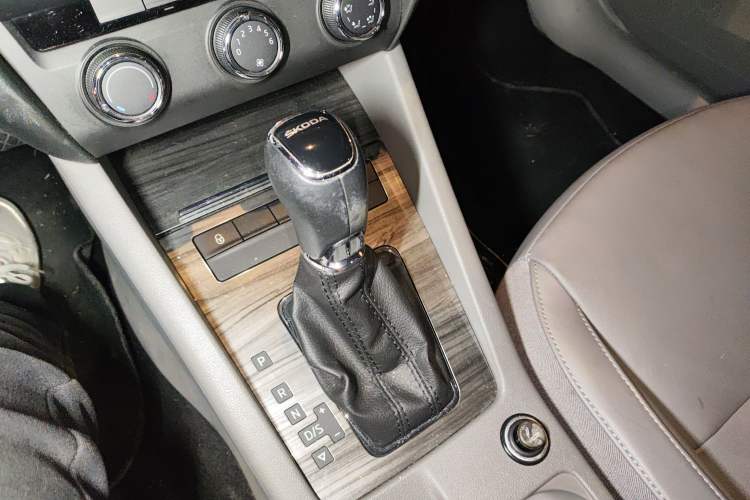 Used Skoda Octavia 2015 1.6L Automatic Yijun Edition
