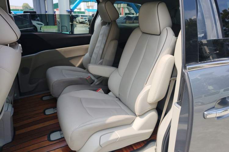 Used Buick GL8 2021 Land Cruiser Executive Class 652T Luxury Model