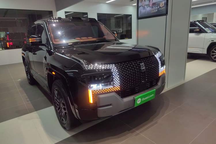 Used Yangwang U8 2023 Luxury Edition Front Right 45 Deg