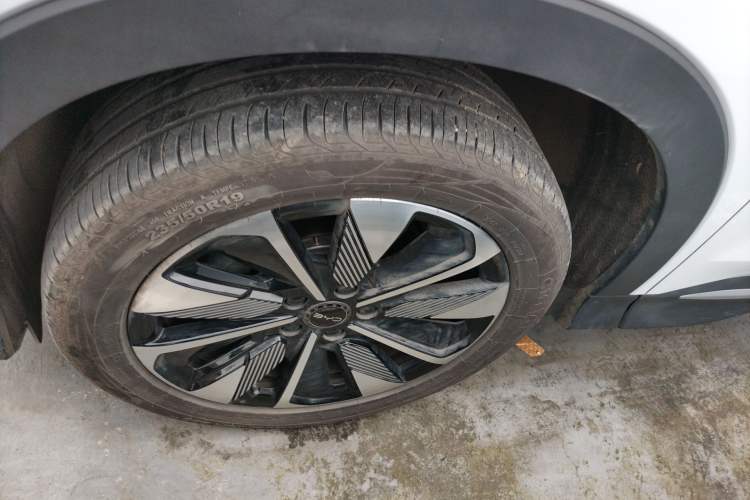 Used BYD Song PLUS New Energy 2025 EV Intelligent Driving Edition 520km Luxury Model Left Front Wheel Hub