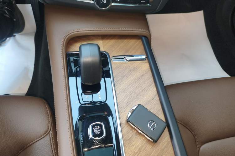 Used Volvo S90 2025 B5 Zhiyi Luxury Edition
