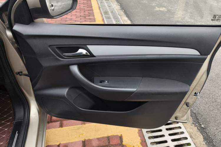 Used Roewe 360 2016 1.5L Manual Smart Screen Version
