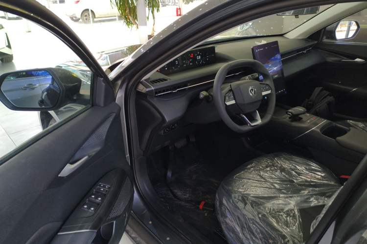 Used CHANGAN Eado 2025 Blue Whale 1.5T 500Bar Prestige Model