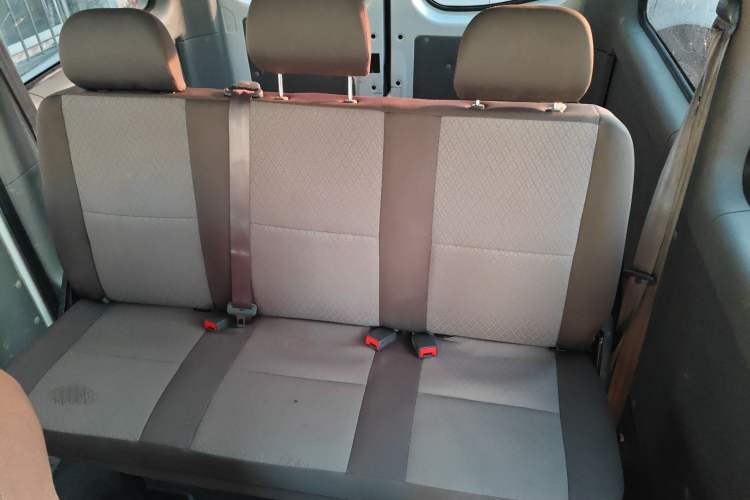 Used JAC Group Sunray 2022 2.0T Fuel-Efficient King PLUS Express Version Short Wheelbase 6-7 Seater – HFC4DB3-2E4 Left Rear Seat