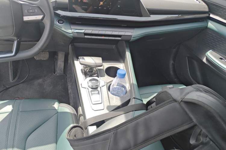 Used CHANGAN UNI-V iDD 2024 Blue Whale Smart Electric iDD 136km Luxury Model
