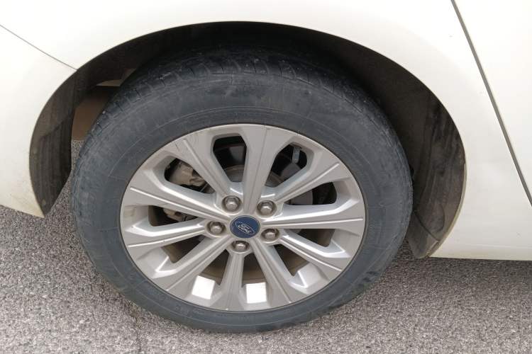 Used Ford Escort 2015 1.5L Automatic Fashion Model
