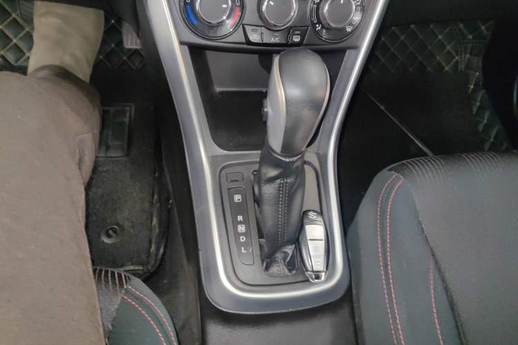 Used Suzuki S-Cross 2015 1.6L CVT Two-Wheel Drive Entry-Level Trim Gear Lever