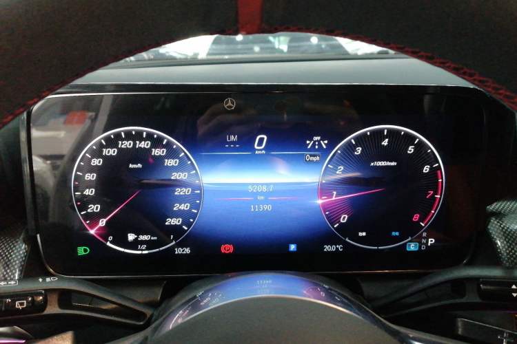 Used Mercedes-Benz GLC 2023 Facelift GLC 260 L 4MATIC Dynamic Version 5 Seats Instrument Cluster