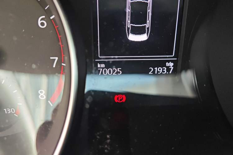 Used Volkswagen Magotan 2018 Facelift 330TSI DSG Luxury Model Odometer Close Up