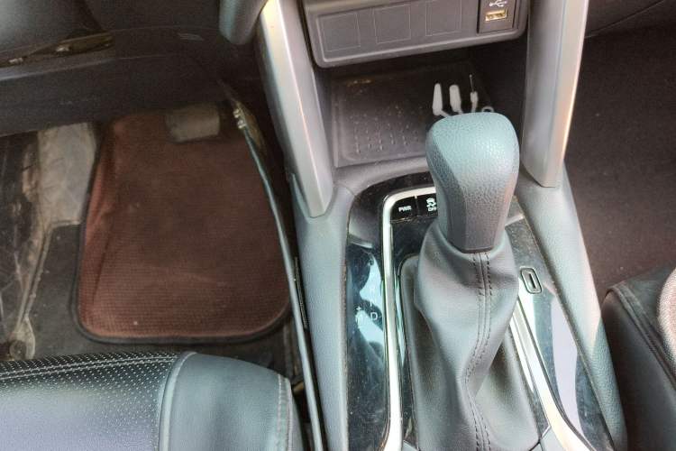 Used Toyota Corolla Cross 2022 2.0L Elite Edition Gear Lever