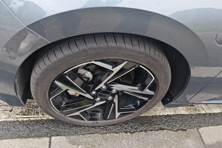 Used Lynk & Co 07 2024 EM-P 126 Long-Range Ultra Exterior 4