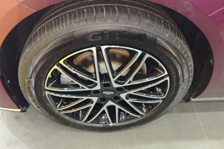 Used Chery Fulwin A9L 2025 Model, 260 Ultra-Long Range Prestige Edition Left Front Wheel Hub