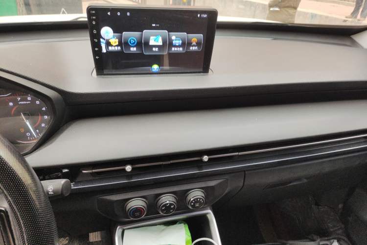 Used Wuling Alvez 2023 1.5L CVT Comfort Edition Audio And AC Panel