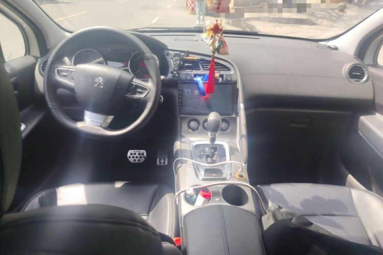 Used Peugeot 3008 2016 2.0L Automatic Classic Edition Center Console